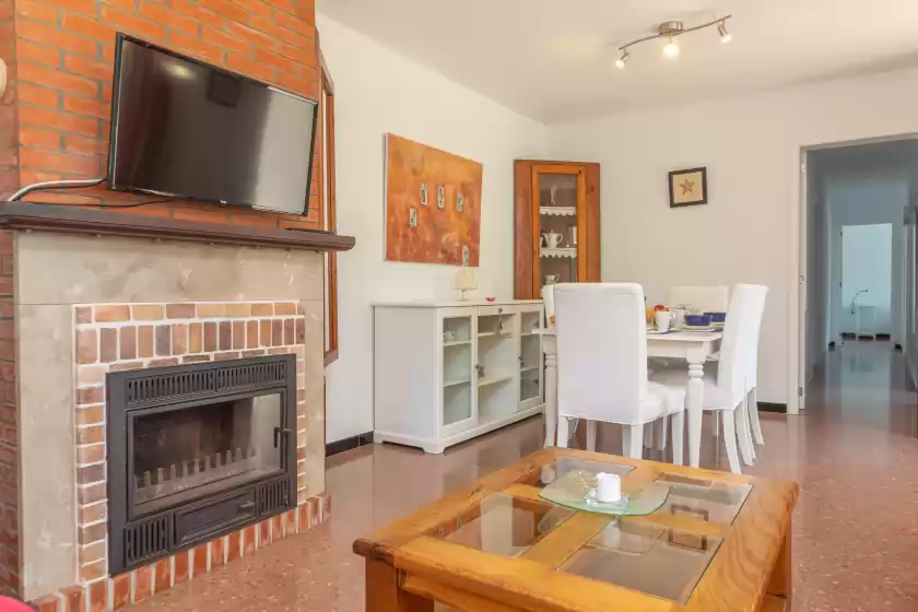 Holiday rentals in Es pins, es Carregador