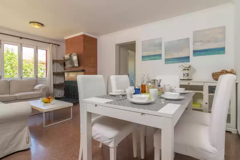 Holiday rentals in Es pins, es Carregador