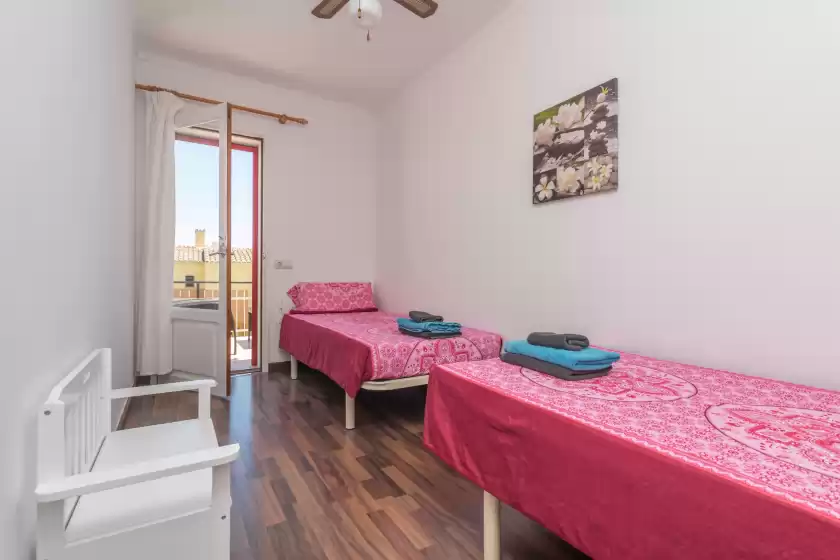 Holiday rentals in Es pins, es Carregador