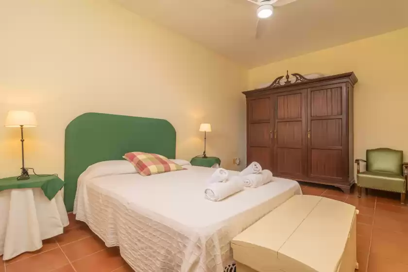 Holiday rentals in Can jaume 10, es Canutells