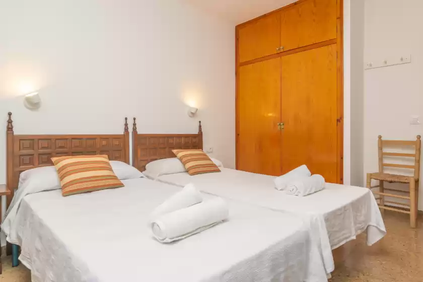 Holiday rentals in Can jaume 10, es Canutells