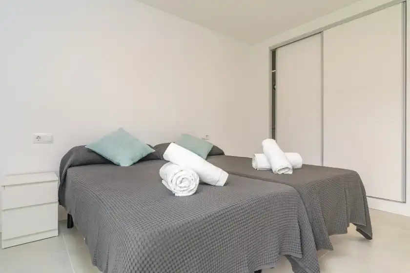 Holiday rentals in Casa blanca nº 1, Costa des Pins