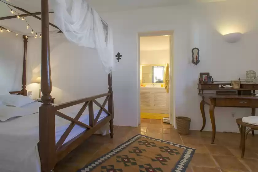 Holiday rentals in Can cabrit, Jesús