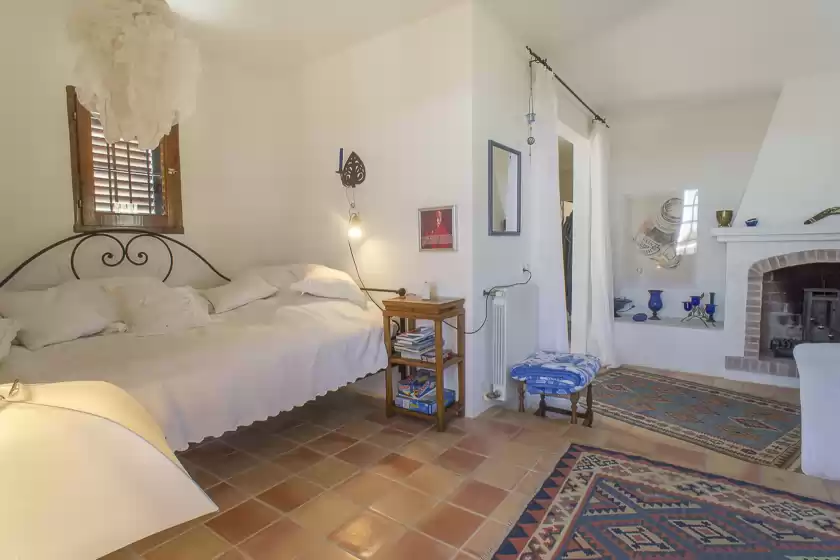 Holiday rentals in Can cabrit, Jesús