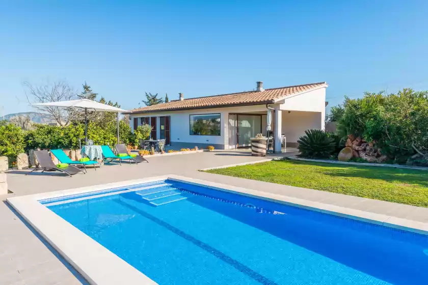 Holiday rentals in Es serral