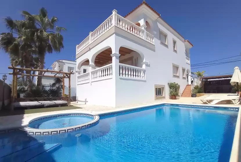 Holiday rentals in Villa moomins