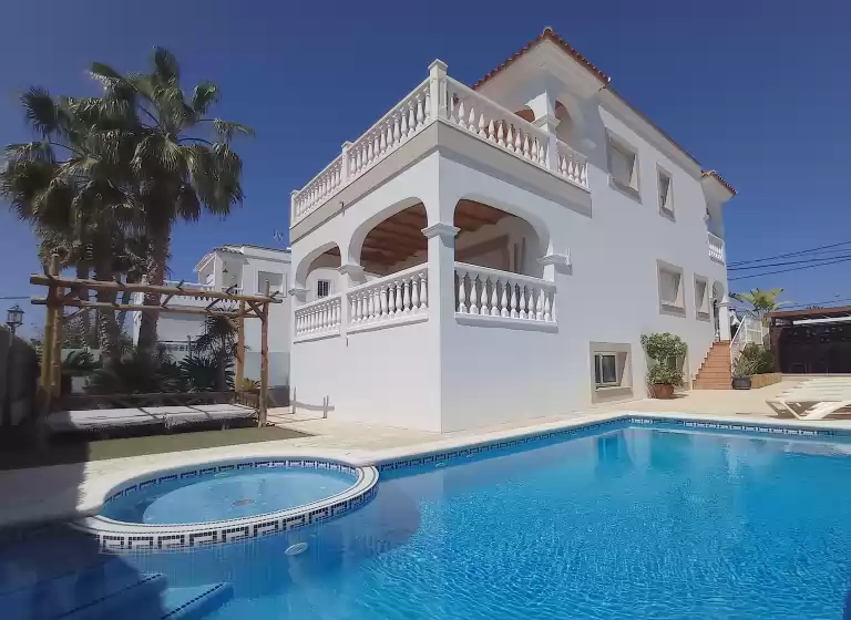 Holiday rentals in Villa moomins, Jesús