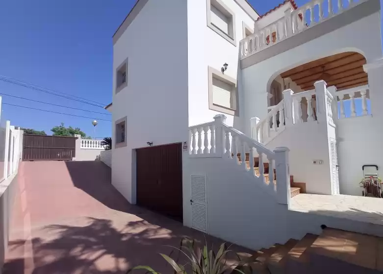 Holiday rentals in Villa moomins, Jesús