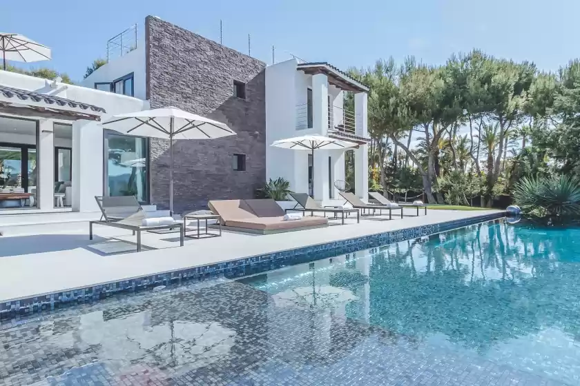 Holiday rentals in Villa vivian, Sant Agustí des Vedrà