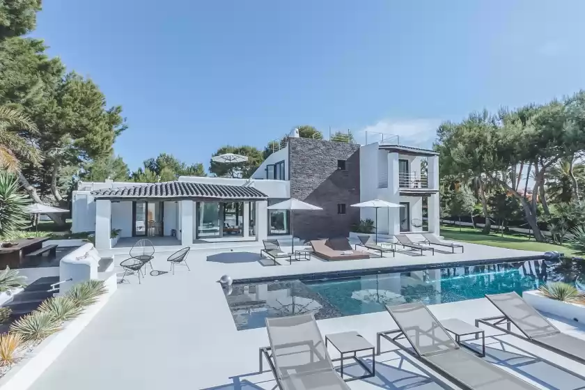 Holiday rentals in Villa vivian, Sant Agustí des Vedrà