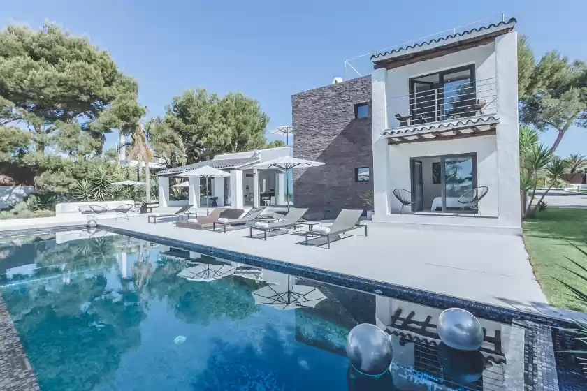 Holiday rentals in Villa vivian, Sant Agustí des Vedrà