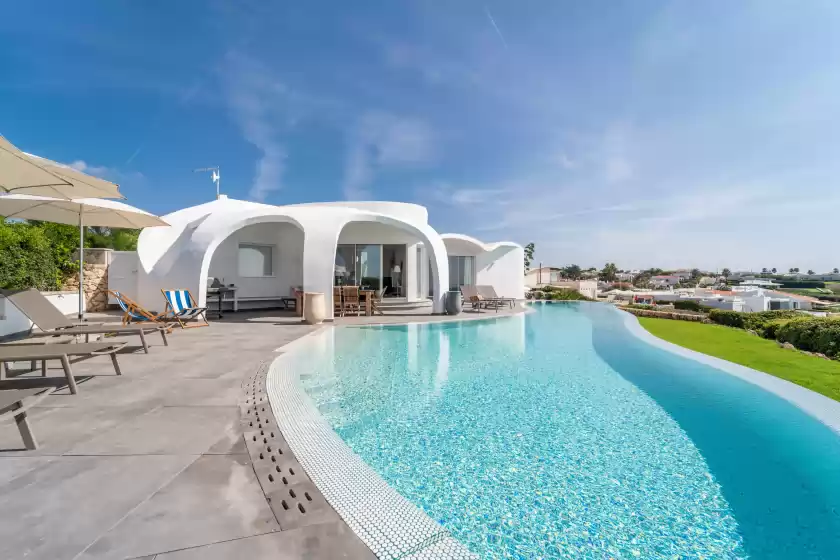 Holiday rentals in Villa gaudina, Sant Lluís