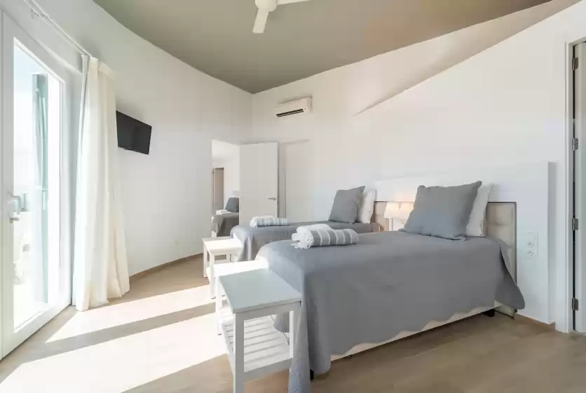 Holiday rentals in Villa gaudina, Sant Lluís