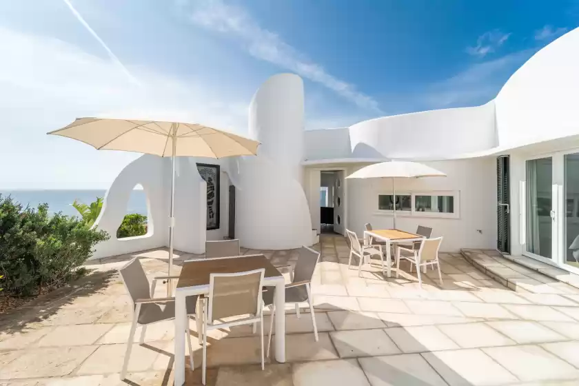 Holiday rentals in Villa gaudina, Sant Lluís