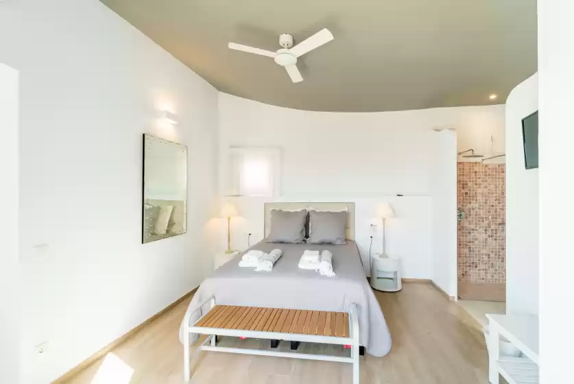 Holiday rentals in Villa gaudina, Sant Lluís