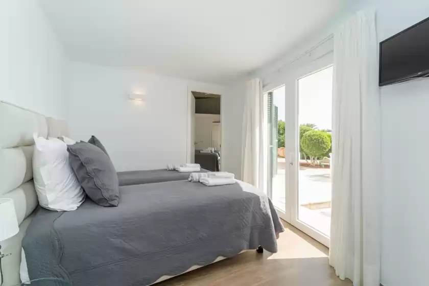 Holiday rentals in Villa gaudina, Sant Lluís