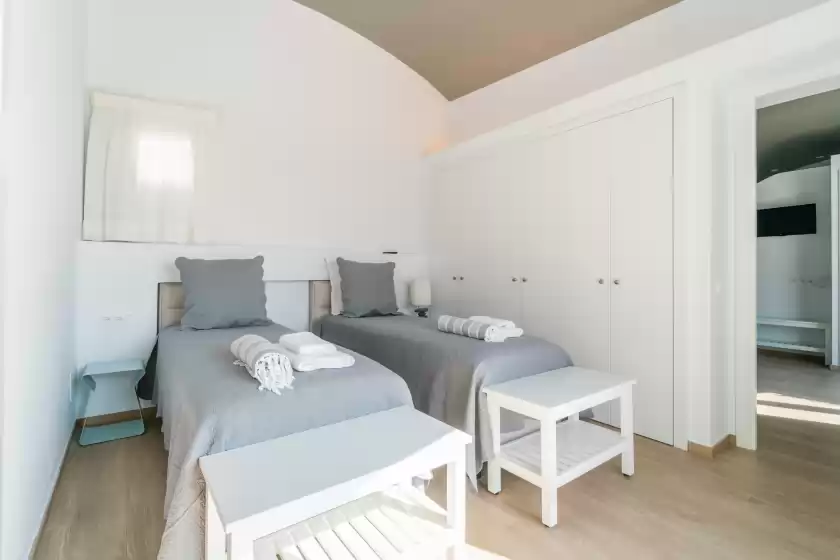 Holiday rentals in Villa gaudina, Sant Lluís