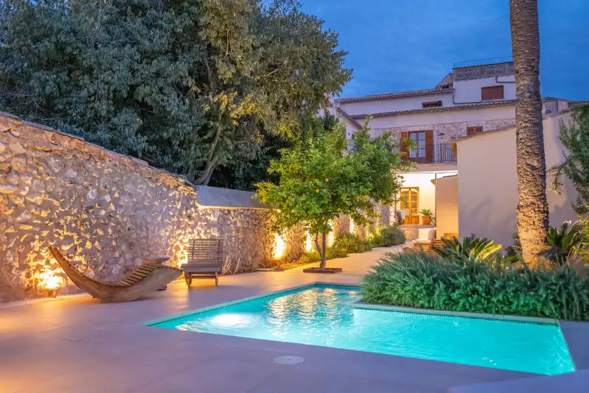 Holiday rentals in Cas català