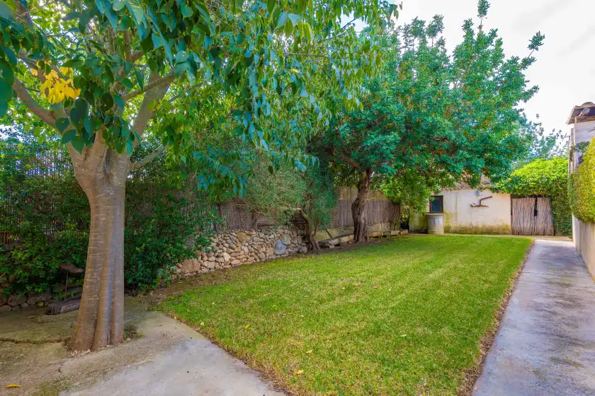 Holiday rentals in Sa sort llarga, Moscari