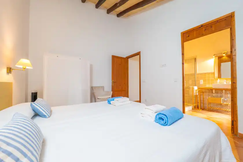 Holiday rentals in Son rossinyol nou, Campos