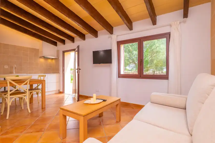 Holiday rentals in Son rossinyol nou, Campos
