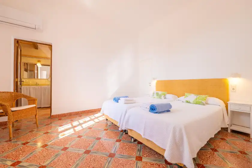 Holiday rentals in Son rossinyol nou, Campos