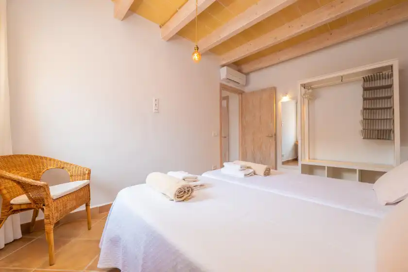Holiday rentals in Son rossinyol nou, Campos