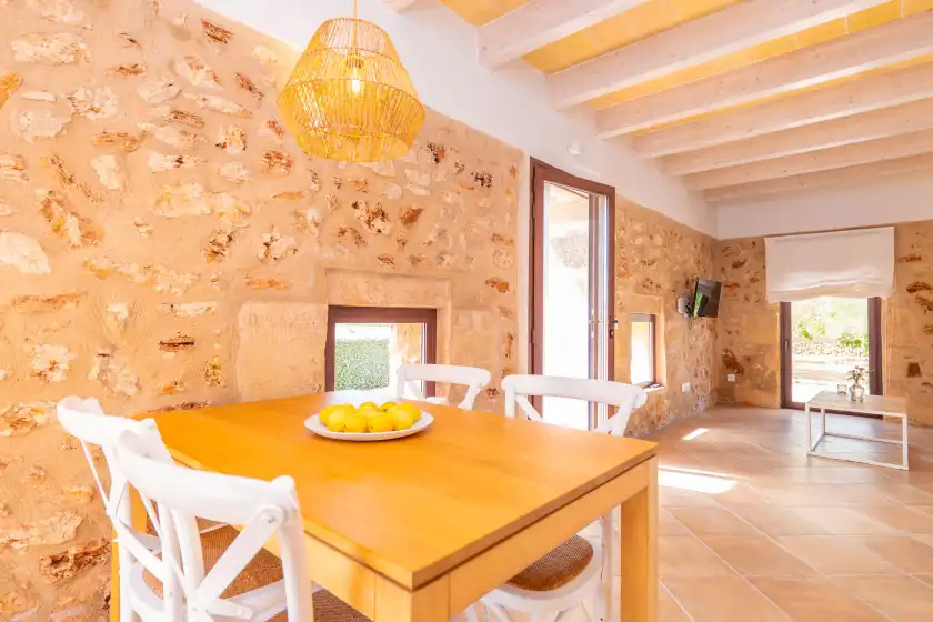 Holiday rentals in Son rossinyol nou, Campos
