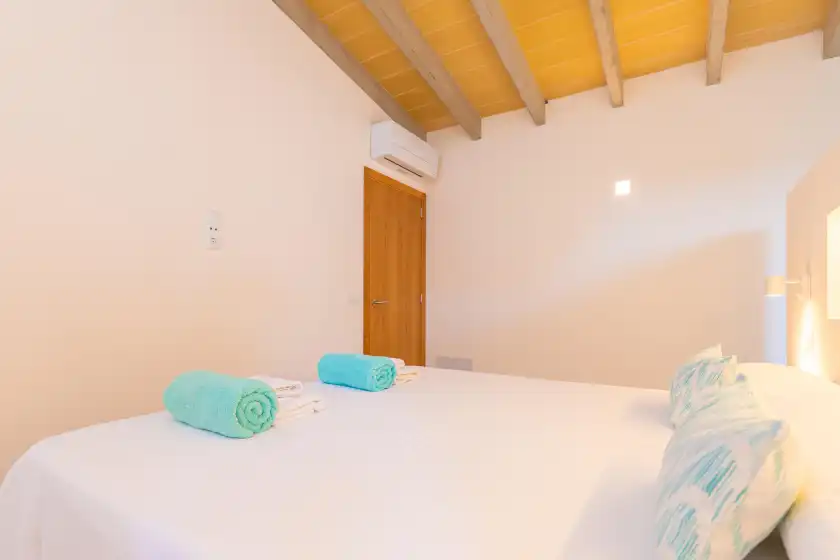 Holiday rentals in Son rossinyol nou (ses figueretes), Campos