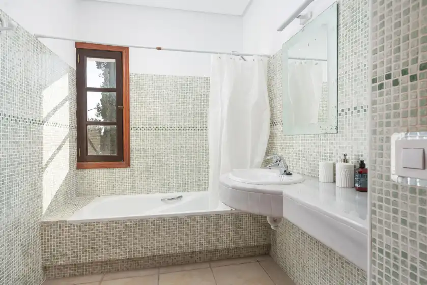 Holiday rentals in Can cabellut, Galilea