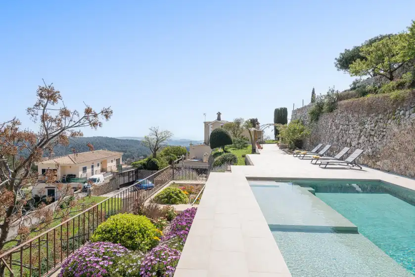 Holiday rentals in Can cabellut, Galilea