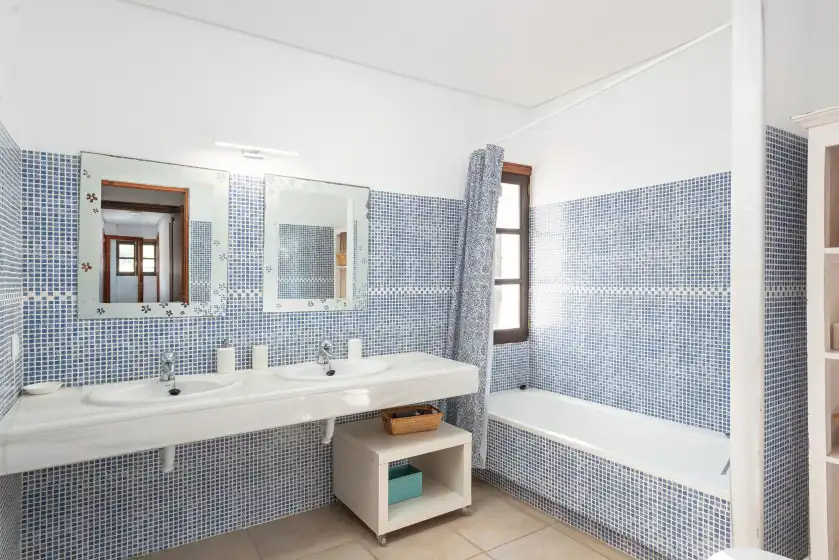 Holiday rentals in Can cabellut, Galilea