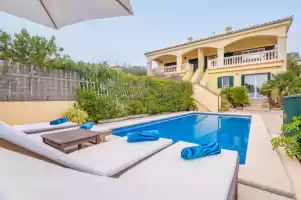Xilvar - Holiday rentals in Alcanada