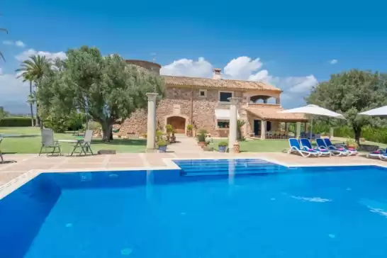 Can colis in Sa Pobla, Mallorca, Illes Balears, España