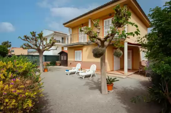 Villa rosa in Platja d'Alcúdia, Alcúdia, Mallorca, Illes Balears, España